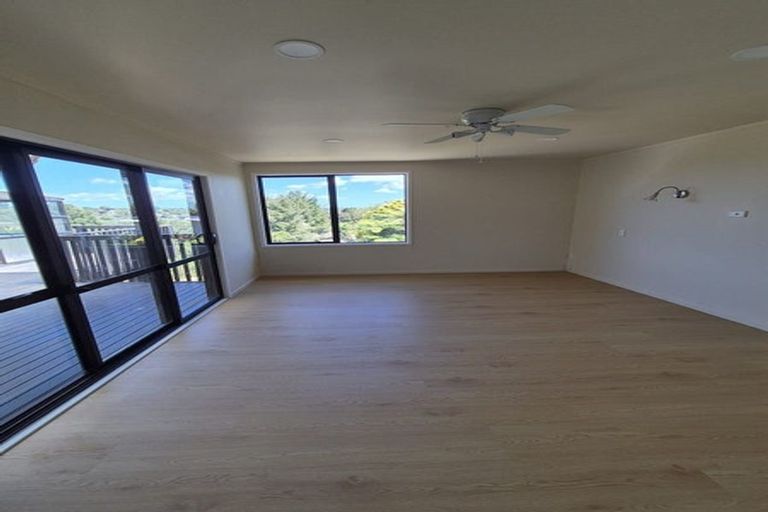 Photo of property in 19 Brunton Place, Glenfield, Auckland, 0629