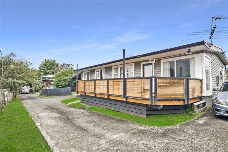Photo of property in 2/5 Gazelle Avenue, Beach Haven, Auckland, 0626