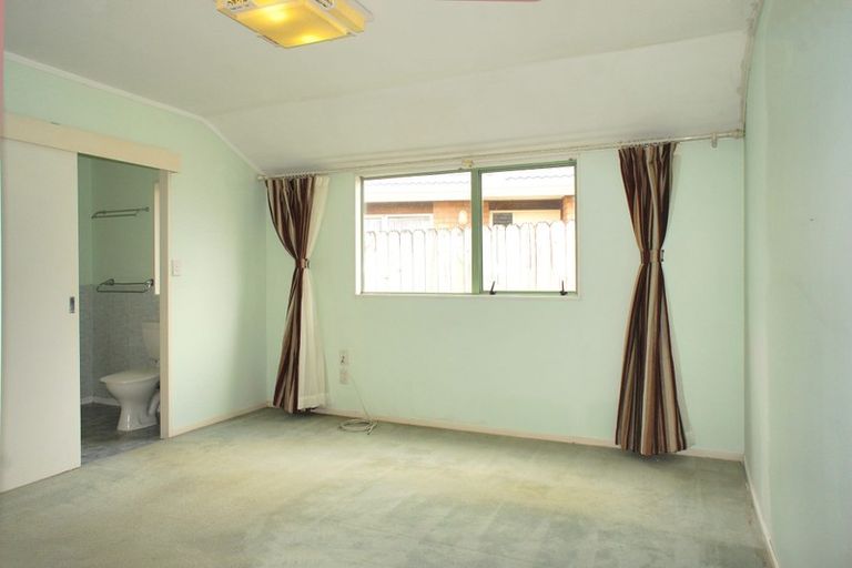 Photo of property in 6 Waylen Place, Burswood, Auckland, 2013