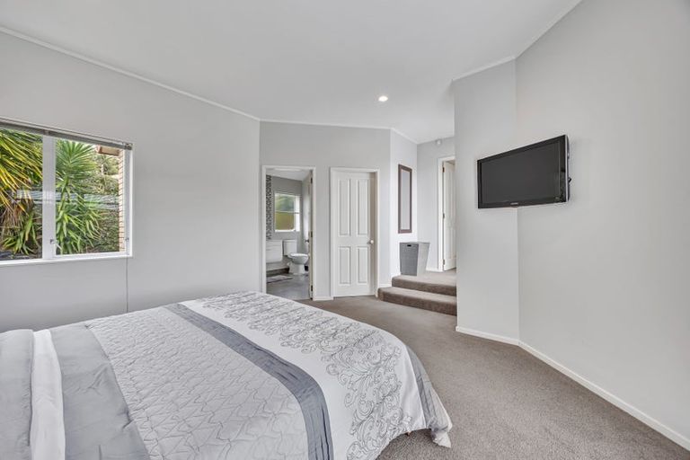 Photo of property in 6 Hanly Close, West Harbour, Auckland, 0618