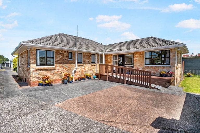 Photo of property in 11 Moor Avenue, Te Atatu Peninsula, Auckland, 0610