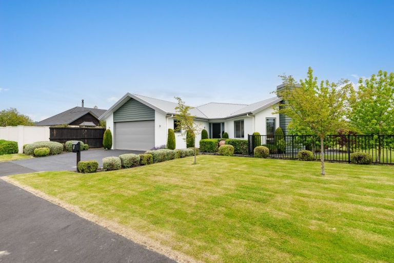 Photo of property in 17 Thornly Park Avenue, Mosgiel, 9024