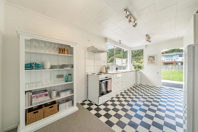Photo of property in 25 Tuatoru Street, Eastbourne, Lower Hutt, 5013