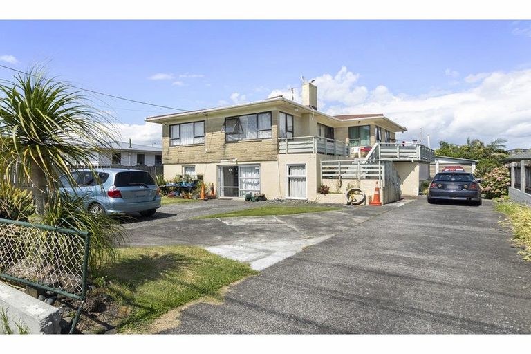 Photo of property in 236 Centreway Road, Orewa, 0931