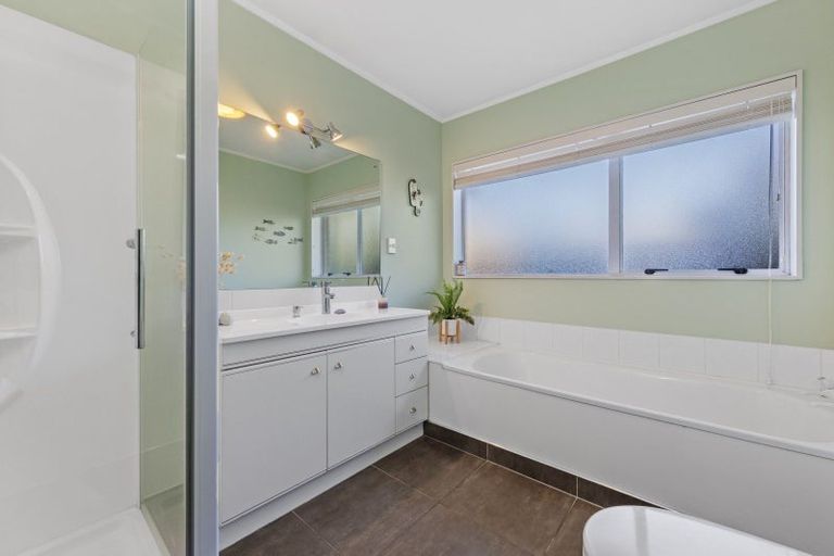 Photo of property in 16 Chippewa Place, Conifer Grove, Takanini, 2112