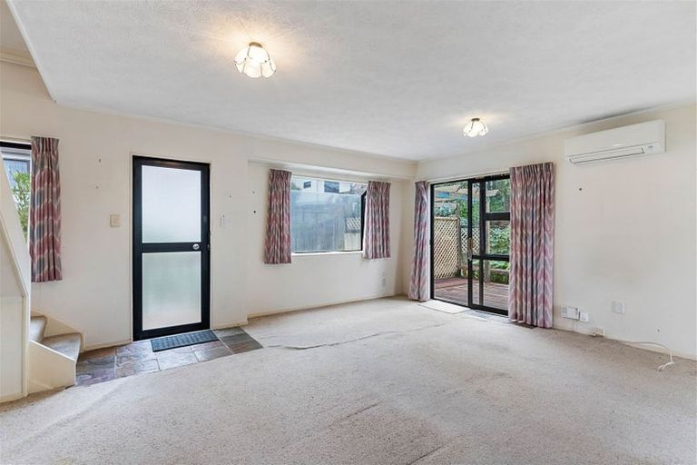 Photo of property in 1/13 Remus Place, Totara Vale, Auckland, 0629