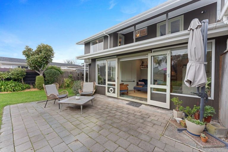 Photo of property in 19 Hillcrest Drive, Kelvin Grove, Palmerston North, 4414
