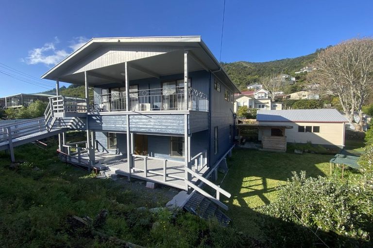 Photo of property in 62 Waikawa Road, Picton, 7220