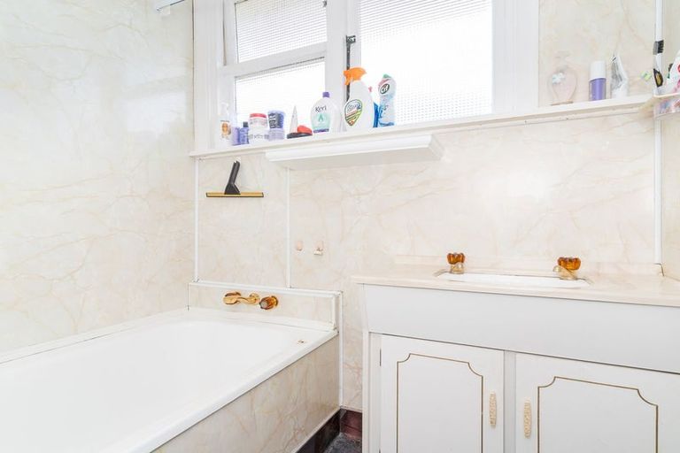 Photo of property in 4 Burgess Street, Green Island, Dunedin, 9018