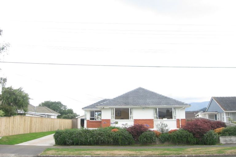 Photo of property in 17 Fraser Crescent, Elderslea, Upper Hutt, 5018