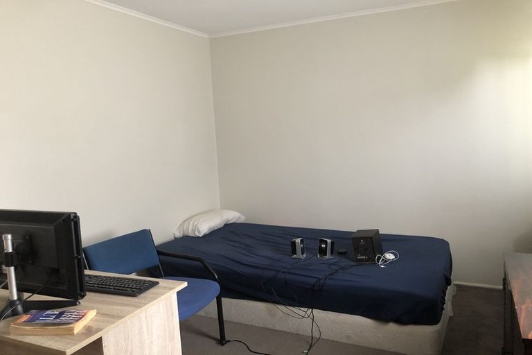 Photo of property in 23 Colwill Road, Massey, Auckland, 0614