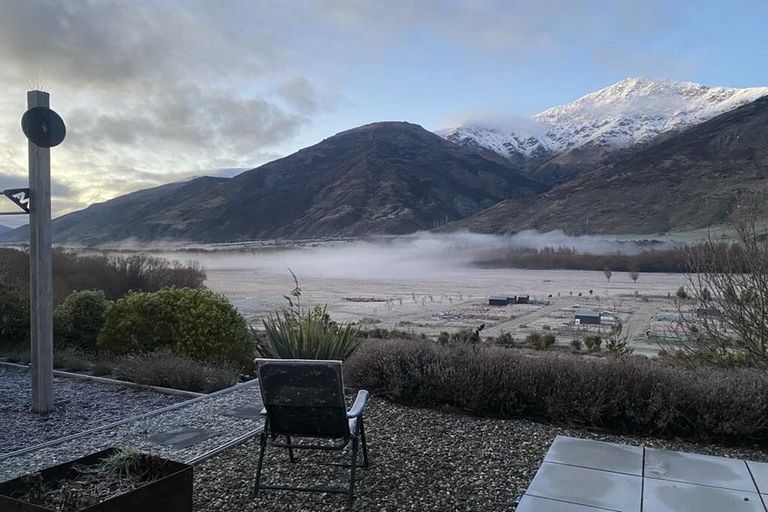 Photo of property in 24 Huxley Place, Lake Hayes, Queenstown, 9304