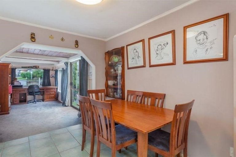 Photo of property in 569 Swanson Road, Ranui, Auckland, 0612