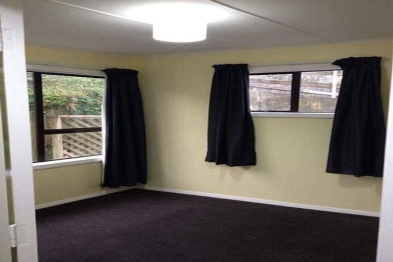 Photo of property in 86 Black Rock Road, Newlands, Wellington, 6037