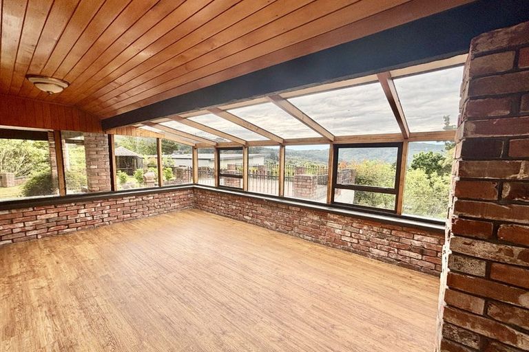 Photo of property in 1 Hobbit Lane, Pinehaven, Upper Hutt, 5371