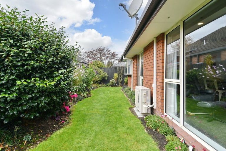 Photo of property in 2/43 Kedleston Drive, Avonhead, Christchurch, 8042