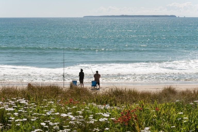 Photo of property in 131 Karewa Parade, Papamoa Beach, Papamoa, 3118