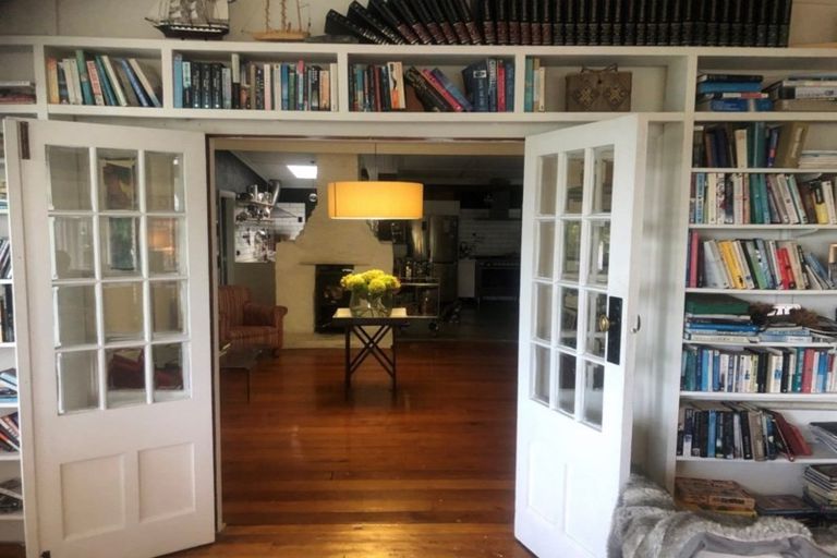 Photo of property in 21 Sealy Road, Bluff Hill, Napier, 4110