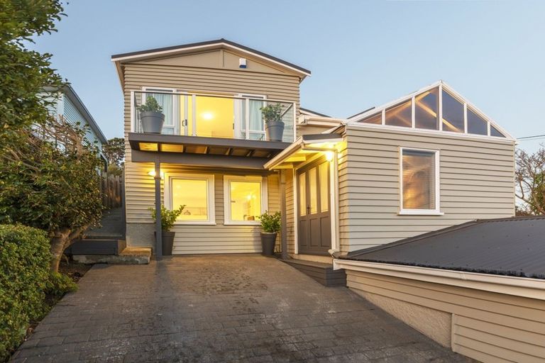 Photo of property in 13 Whitu Street, Khandallah, Wellington, 6035