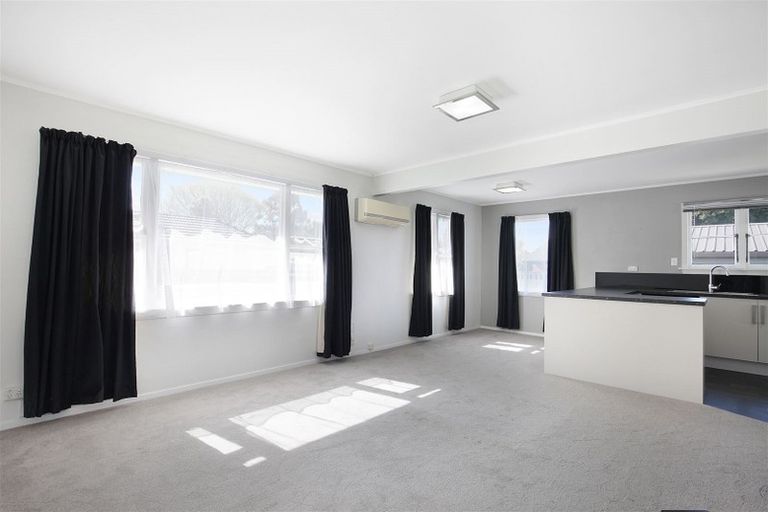 Photo of property in 2/6 Oakhurst Place, Russley, Christchurch, 8042