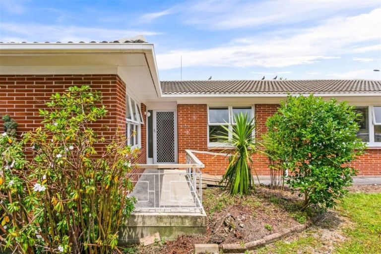 Photo of property in 53 Manhattan Heights, Glendene, Auckland, 0602