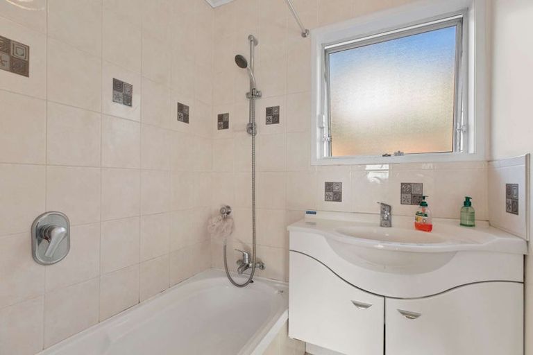 Photo of property in 2/321 Triangle Road, Massey, Auckland, 0614