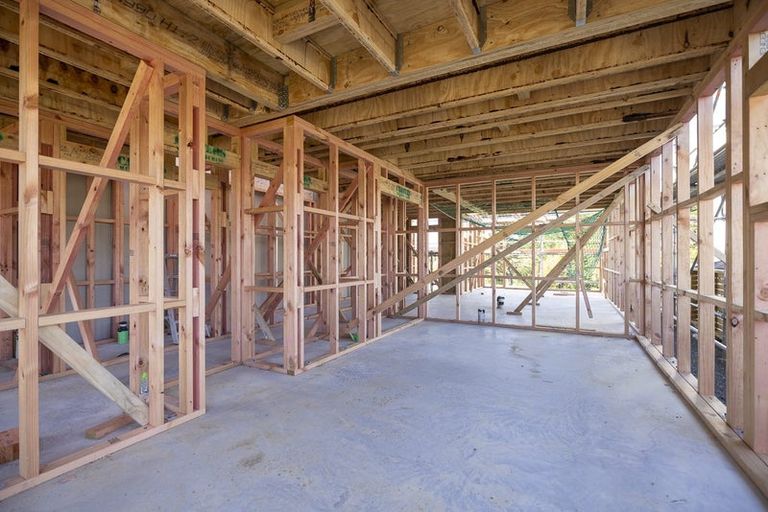 Photo of property in 8 Tarapuka Road, Kenepuru, 5022