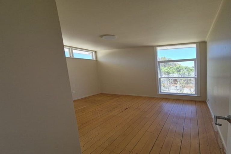 Photo of property in 19 Brunton Place, Glenfield, Auckland, 0629