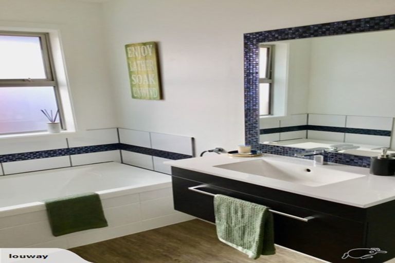 Photo of property in 10 Landsborough Drive, Darfield, 7571