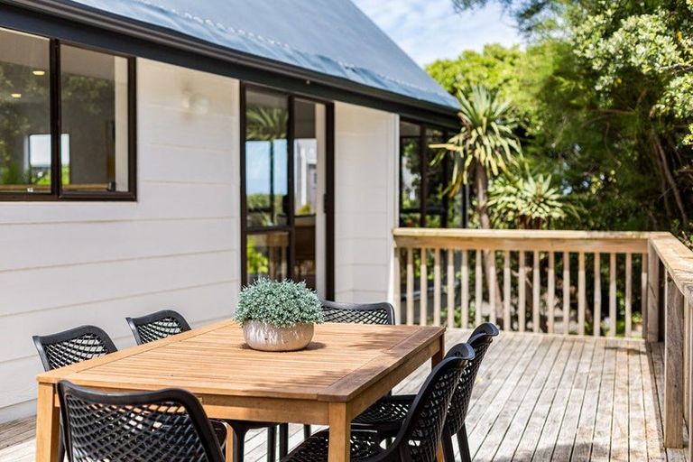 Photo of property in 5 Waiheke Street, Waikanae Beach, Waikanae, 5036