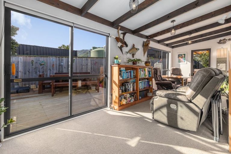 Photo of property in 19 Pehi Kupa Street, Waikanae, 5036