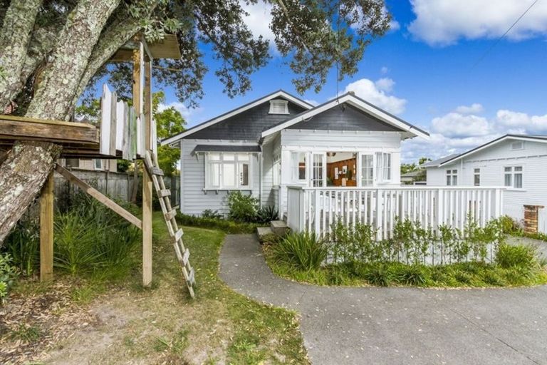 Photo of property in 53 Aramoana Avenue, Devonport, Auckland, 0624