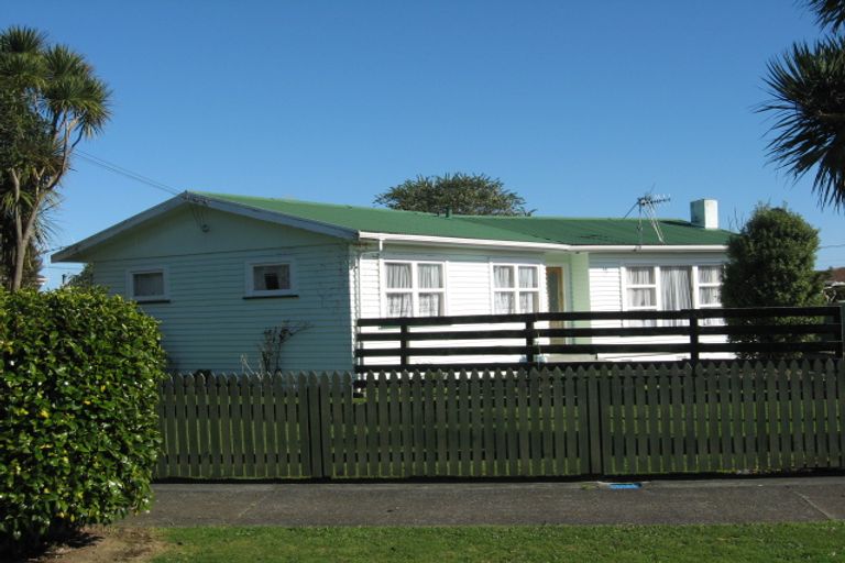 Photo of property in 19 Cobham Street, Levin, 5510