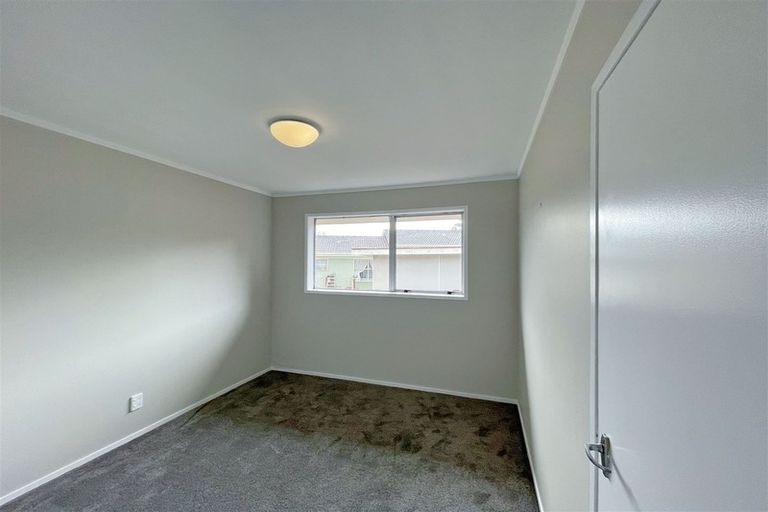 Photo of property in 2/82 Moore Street, Hillcrest, Auckland, 0627