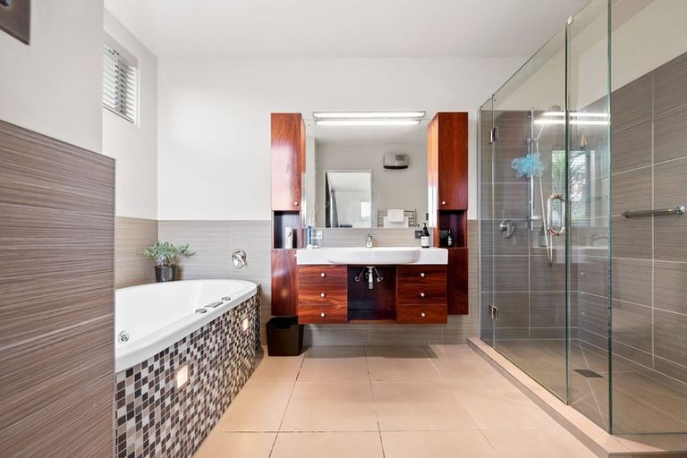 Photo of property in 361 Te Moana Road, Waikanae, 5036