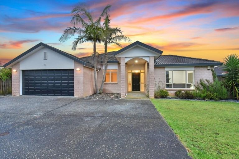 Photo of property in 14 Brosna Place, East Tamaki, Auckland, 2016