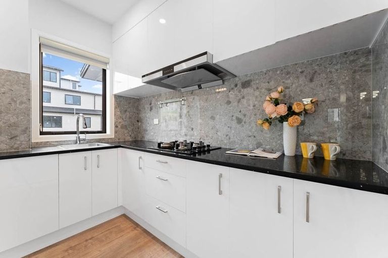 Photo of property in 7 Lawson Creek Street, Massey, Auckland, 0614