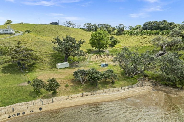 Photo of property in 130 Whangaruru Wharf Road, Whangaruru, Russell, 0184