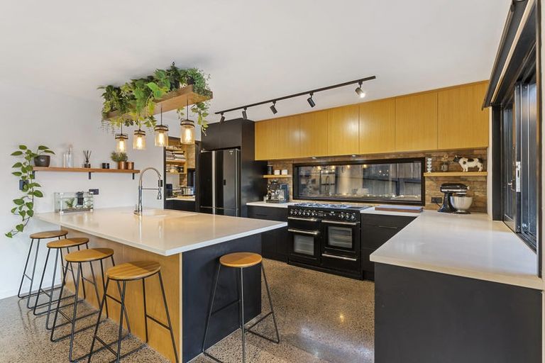 Photo of property in 172 Bleakhouse Road, Mellons Bay, Auckland, 2014