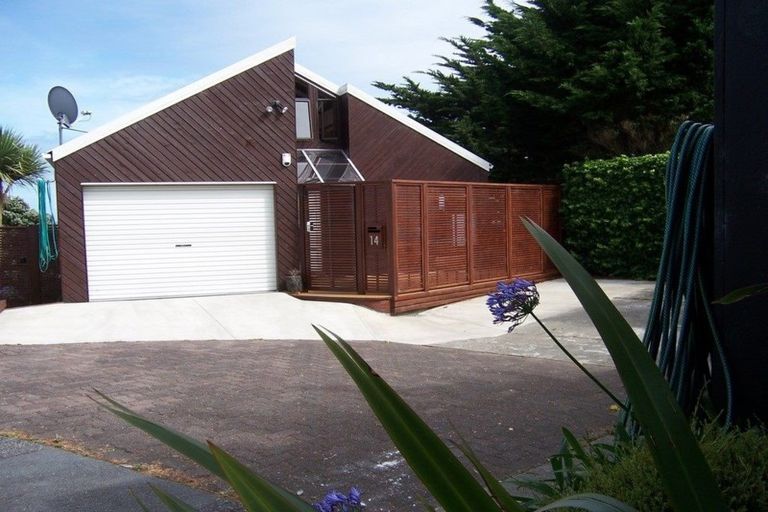 Photo of property in 14 Pa Road, Pukerua Bay, 5026
