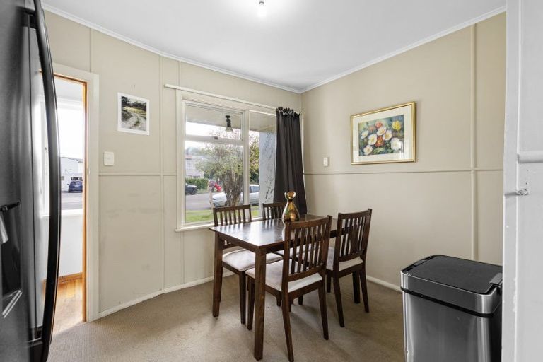 Photo of property in 4 Renfrew Place, Highbury, Palmerston North, 4412