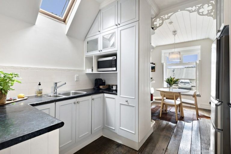 Photo of property in 5 Poplar Grove, Thorndon, Wellington, 6011