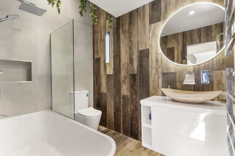 Photo of property in 25b Deverell Place, Northcross, Auckland, 0632