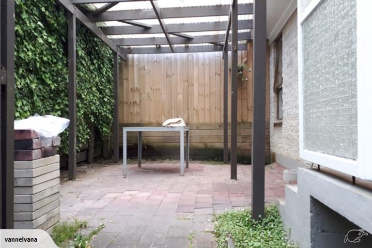 Photo of property in 2/16 Malters Place, Browns Bay, Auckland, 0630