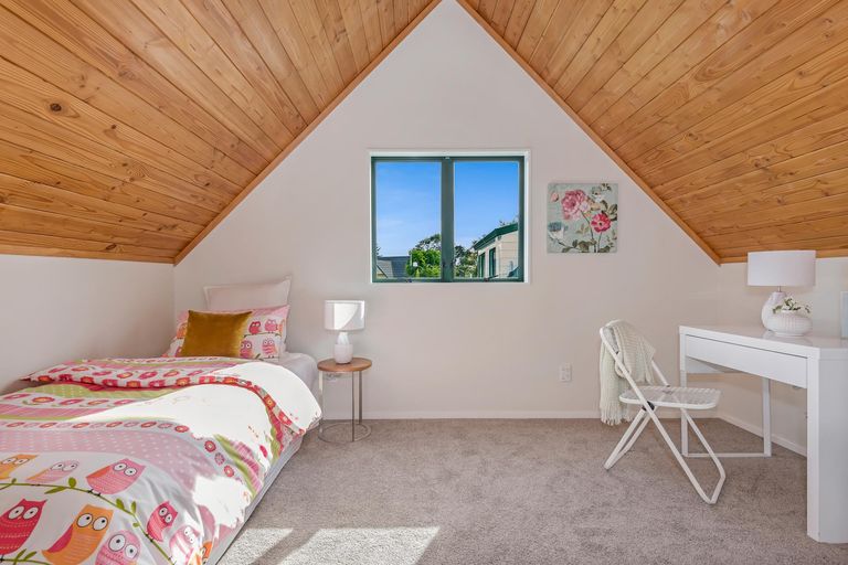 Photo of property in 1/23 Solana Court, Botany Downs, Auckland, 2010