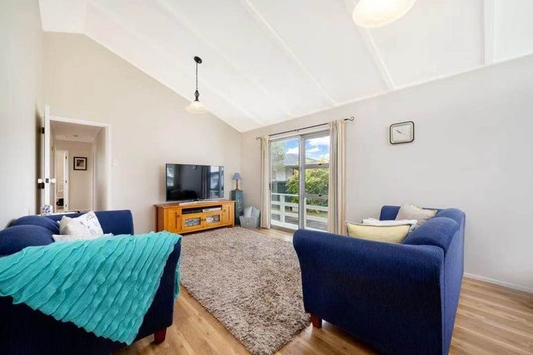 Photo of property in 4 Tangelo Place, Bucklands Beach, Auckland, 2012