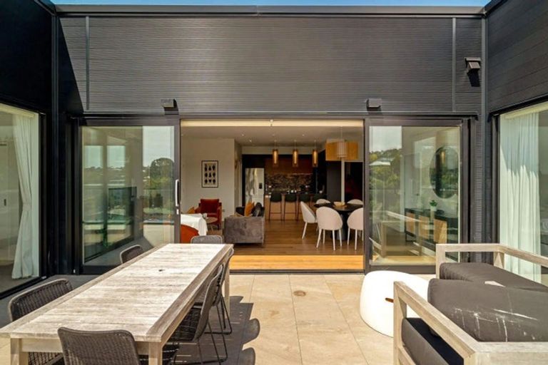 Photo of property in The Victor, 112/4 Bute Road, Browns Bay, Auckland, 0630