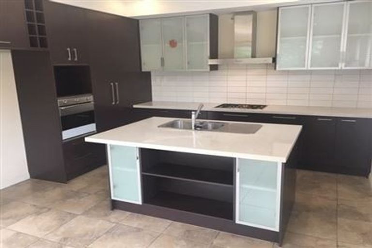 Photo of property in 17 Harrowglen Drive, Northcross, Auckland, 0632