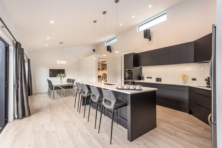 Photo of property in 14 Willowview Drive, Redwood, Christchurch, 8051