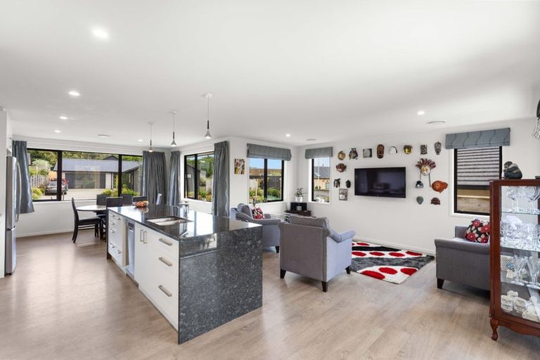 Photo of property in 12 Morepork Drive, Waikanae, 5036